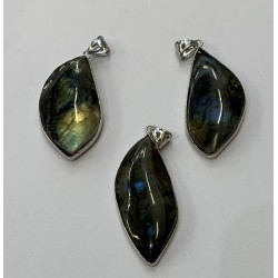 LABRADORITE PENDANT