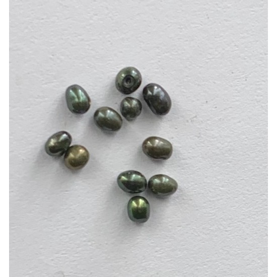 FRESH WATER PEARL HALF DRILLED BUTTON